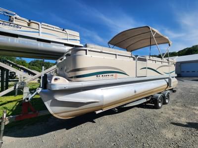 BOATZON | 2004 Godfrey Sweetwater 2221 SC