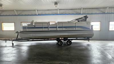 BOATZON | 2009 Premier 235 Escapade