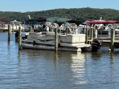 BOATZON | 2011 Tracker Boats 20 Party Barge