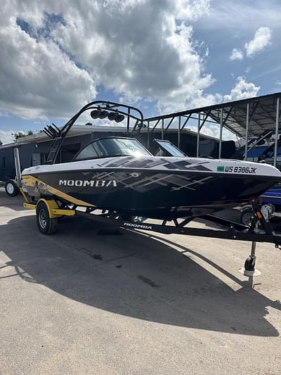 BOATZON | 2014 Moomba OUTBACK V BOATZON | 2014 Moomba OUTBACK V
