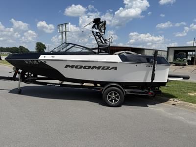 BOATZON | 2017 Moomba Helix Surf Edition