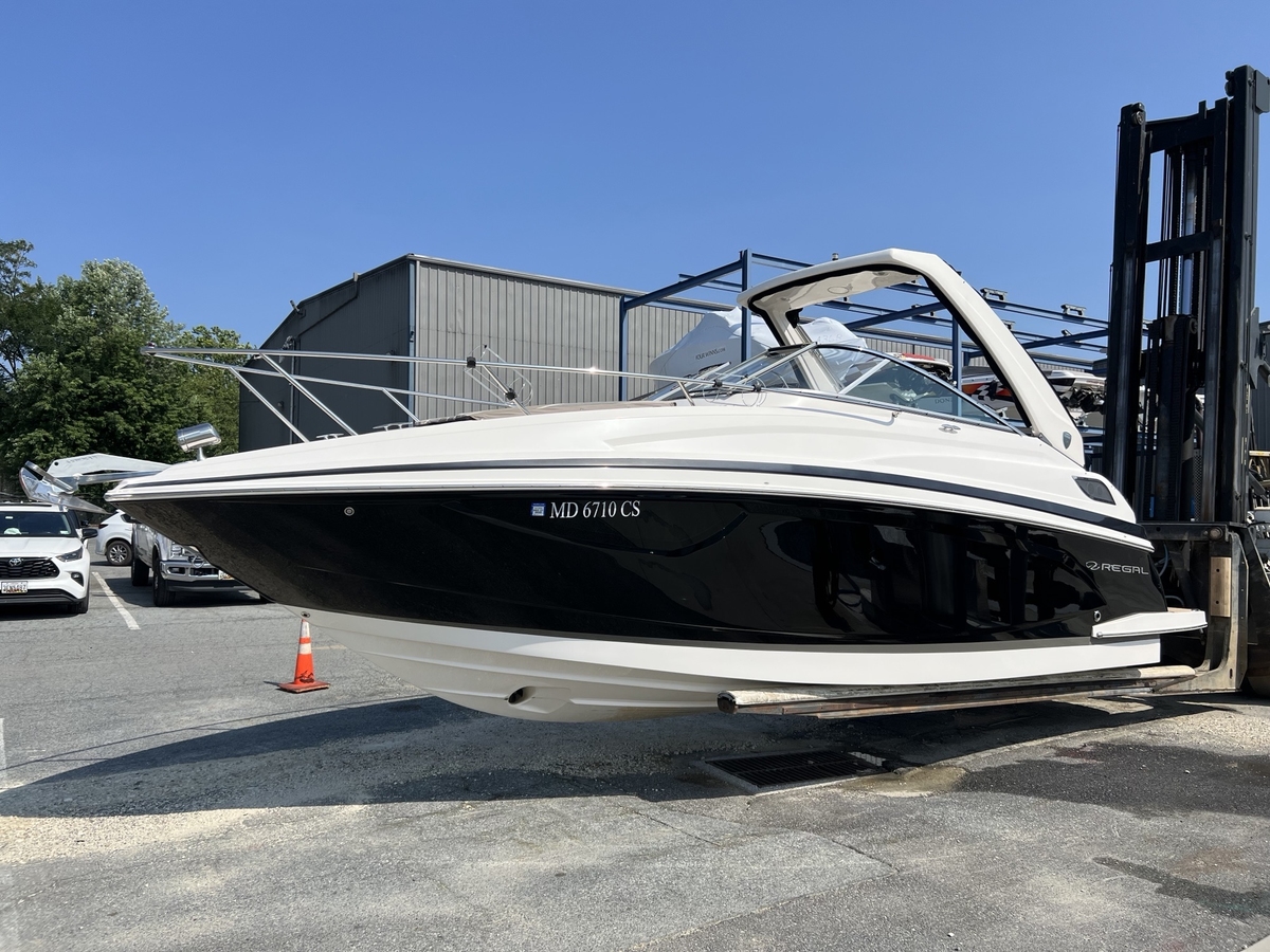 2017 Regal Regal 28 Express 2017 - Sold Boat