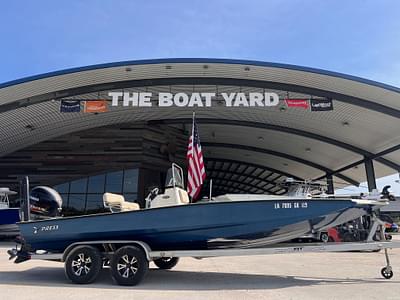 BOATZON | 2017 Xpress HyperLift Bay Series H22B
