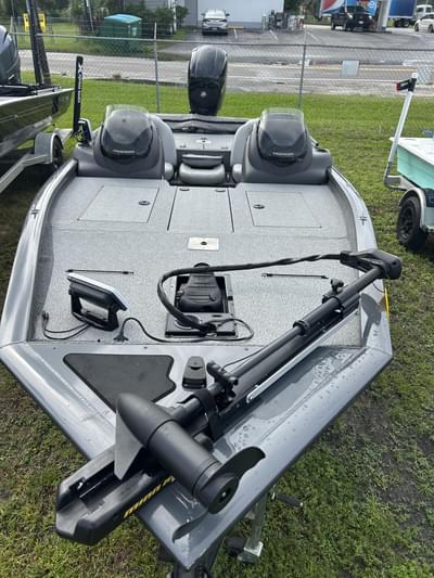 BOATZON | 2018 Tracker Boats 195TXW