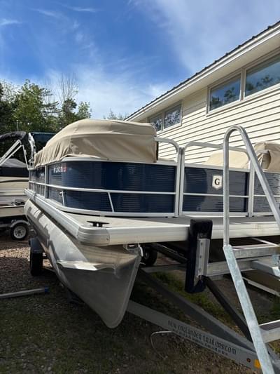 BOATZON | 2019 Godfrey Sweetwater 200 C