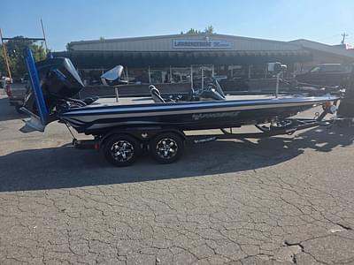 BOATZON | 2022 Phoenix Boats 921 Elite