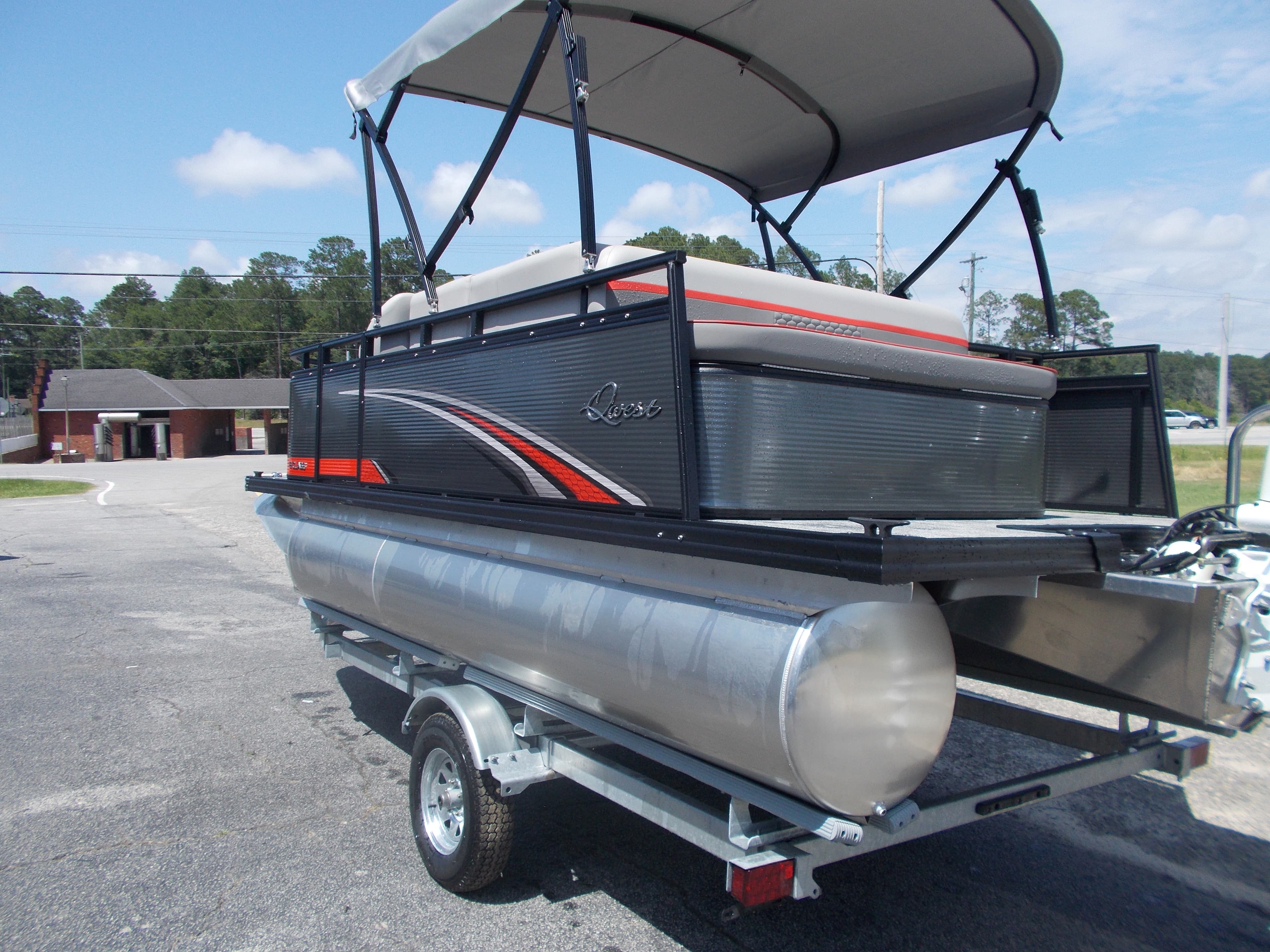 Qwest Pontoons 816 EClass Lanai Fish 2023