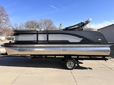 BOATZON | 2023 Qwest Pontoons M 8520 RLS RTZ