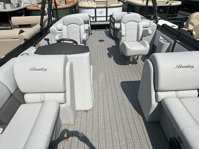 BOATZON | 2024 Bentley Pontoons Legacy 223 Navigator