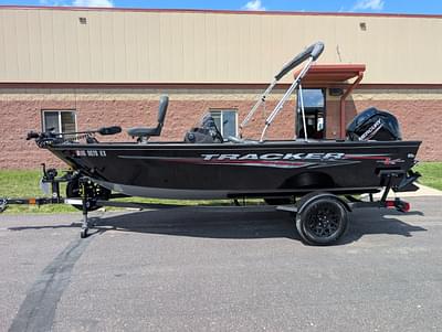 BOATZON | 2024 Tracker Boats Pro Guide V16 SC