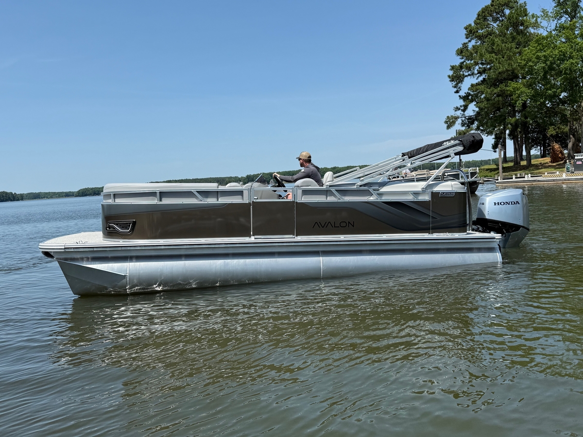 2025 Avalon Avalon 2185 25 Venture CR 2025 - Sold Boat