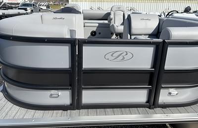 BOATZON | 2025 Bentley Pontoons Legacy 200 Swingback