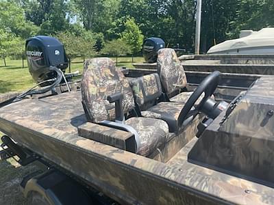 BOATZON | 2025 Lowe Roughneck Side Console RX17SC wMerc 60HP 4 Stroke