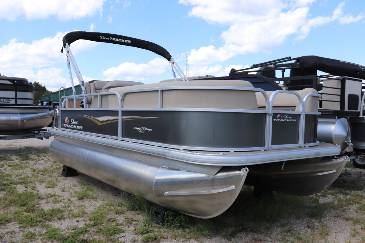 2025 Sun Tracker Sun Tracker Party Barge 18 DLX 2025 - Sold Boat