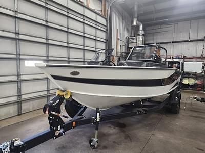 BOATZON | 2026 Lund 1875 Crossover XS BOATZON | 2026 Lund 1875 Crossover XS