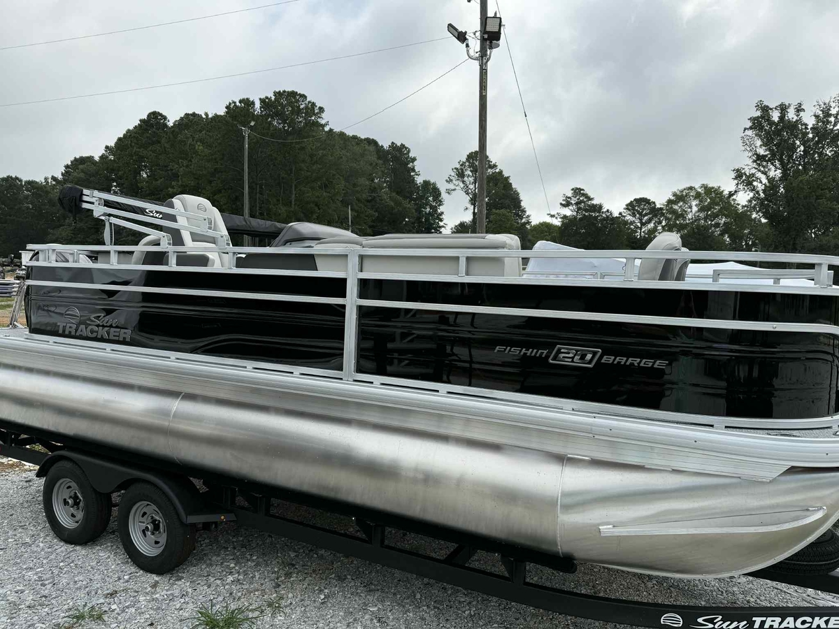 2026 Sun Tracker Sun Tracker Fishin Barge 20 DLX 2026 - Sold Boat