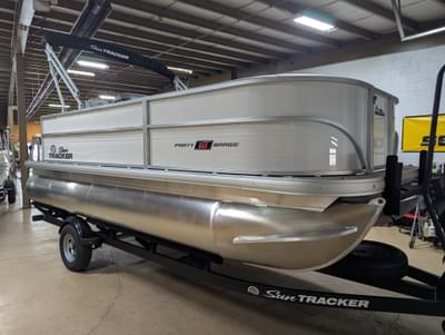 BOATZON | 2026 Sun Tracker Party Barge 18 DLX BOATZON | 2026 Sun Tracker Party Barge 18 DLX