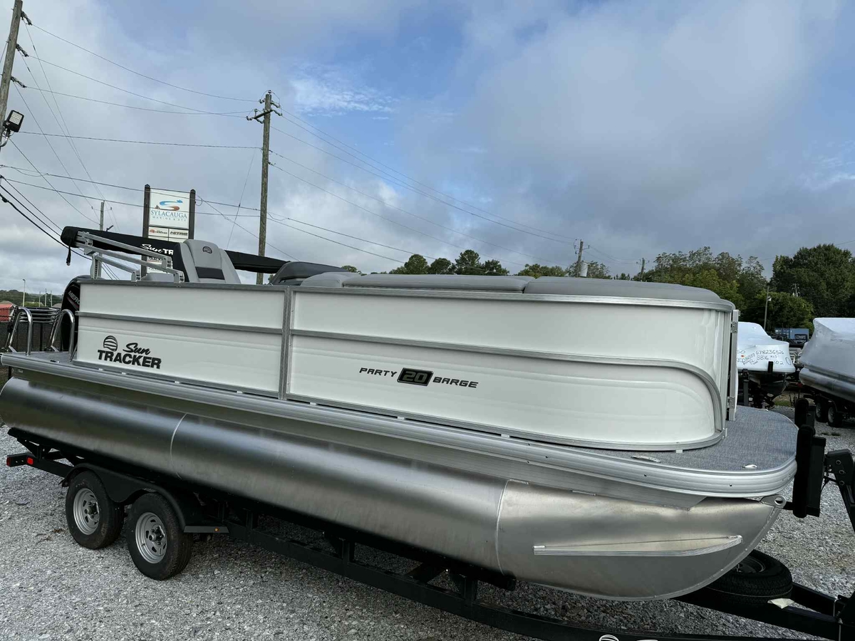 2026 Sun Tracker Sun Tracker Party Barge 20 DLX 2026 - Sold Boat