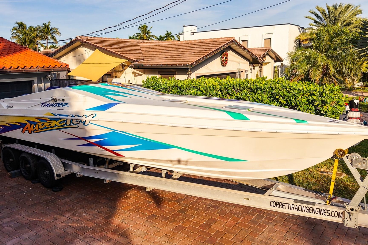 2000 Active Thunder 32 - Sold Boat