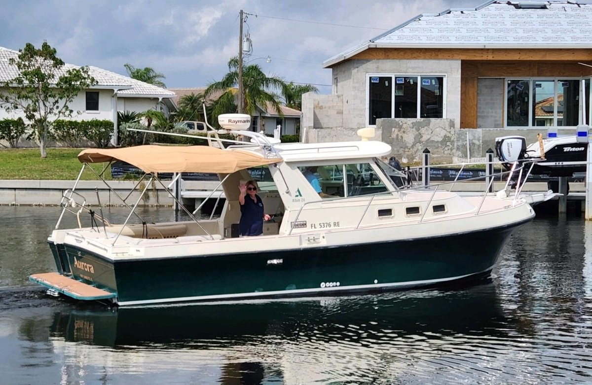 2000 Albin 28 Tournament Express - Sold Boat