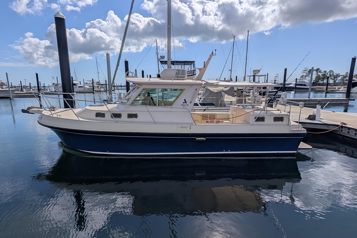 2004 Albin 30 Family Cruiser - Sold Boat