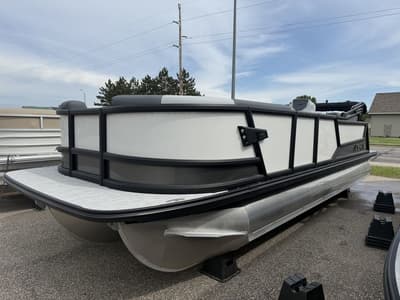 BOATZON | Alera M23Q w Merc 200 2026
