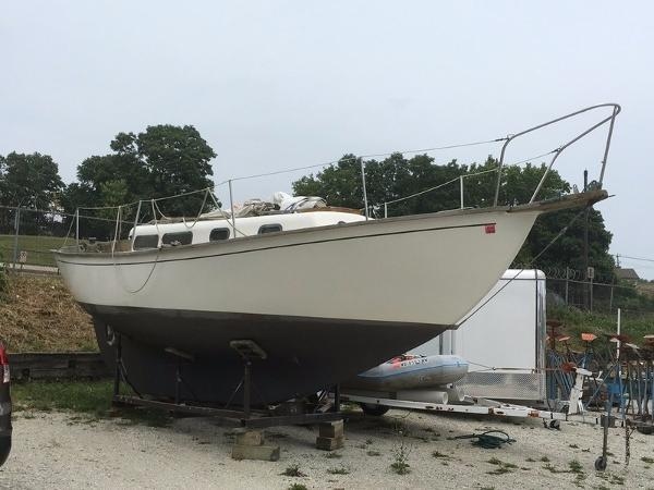 1965 Allied Marine Sea Wind 30 - Sold Boat