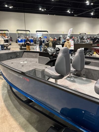 BOATZON | Alumacraft Voyageur 175 Side Console 2026