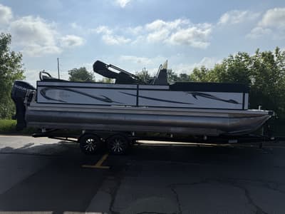 BOATZON | Angler Quest 8524 Family Fish PRO 2026