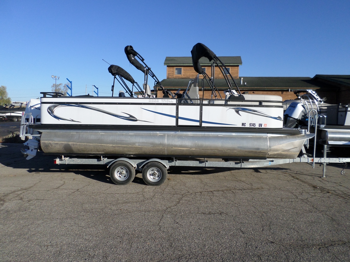 2022 Angler Qwest Angler Qwest 8522 Troll LT 2022 - Sold Boat