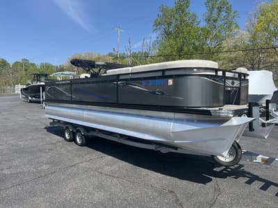 BOATZON | Angler Qwest 8524 Pro Family Fish Triple Tube 2023