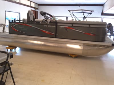 BOATZON | Angler Qwest Pontoons 818 PANFISH CRUISE 2026