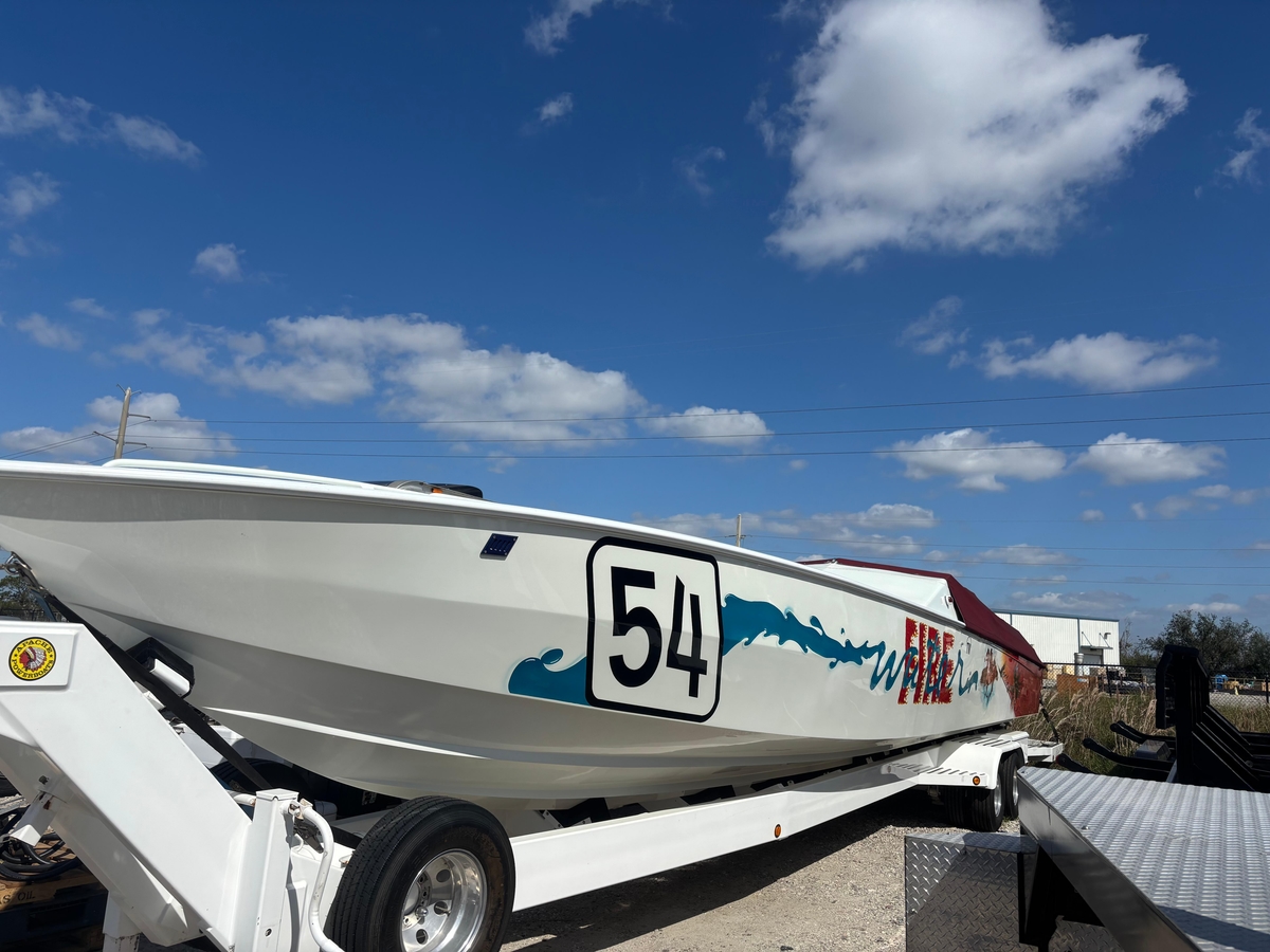 1994 Apache 47 Fire Water - Sold Boat