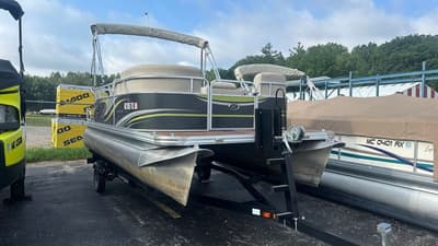 BOATZON | Apex Marine 818 Lux Pkg 2016