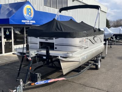 BOATZON | Apex Marine 818 Qwest XRE Cruise FC   W  Sea Legs 2018