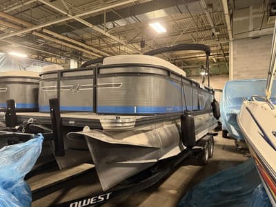 BOATZON | Qwest Pontoons 824 EClass RLS Triple Tube LT 2023 BOATZON | Qwest Pontoons 824 EClass RLS Triple Tube LT 2023