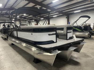 BOATZON | Apex Marine LClass 22 Lanai TRIPLE TOON 2026 BOATZON | Apex Marine LClass 22 Lanai TRIPLE TOON 2026