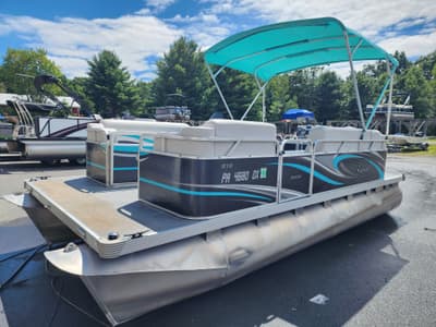 BOATZON | Apex Marine Qwest Edge 818 Pontoon 2018