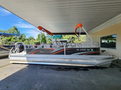 BOATZON | Apex Marine Qwest LS 824 Lanai Bar Triple Toon 2018