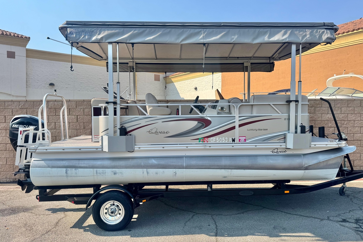 2016 Apex Qwest 7518 LS - Sold Boat