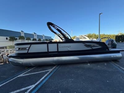 BOATZON | AquaPatio 255 SFL 2026