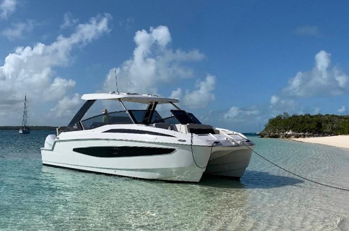 2022 Aquila 32 Sport - Sold Boat