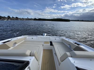BOATZON | Aquila 32 SPORT 2023