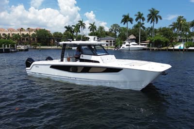BOATZON | Aquila 36 Molokai 2026