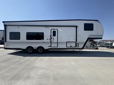 BOATZON | ATC Trailers 750 Series Fifth Wheel 3618 2025