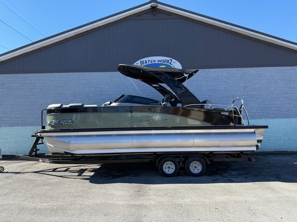 2026 Avalon 2385 Catalina QLS Windshield - Sold Boat