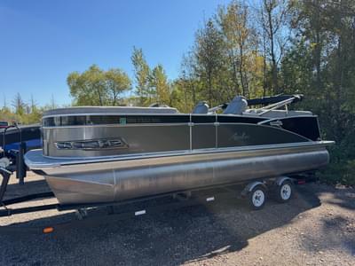 BOATZON | Avalon 2385 Catalina Quad Lounge WSeaLegs 2022