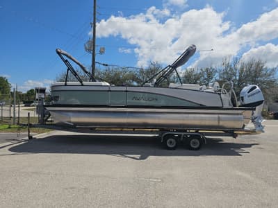 BOATZON | Avalon 2385 Catalina Quad Lounger Shift 2026