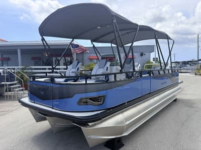 BOATZON | Avalon 2385 Venture 85 Center Console Fish Tri Toon High Performance 2026