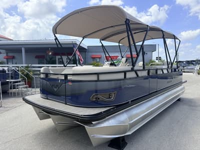 BOATZON | Avalon 2385 Venture 85 Rear Fish Tri Toon High Performance 2026